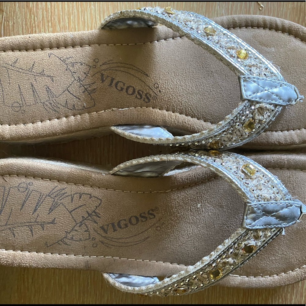 Vigoss beaded sandals
